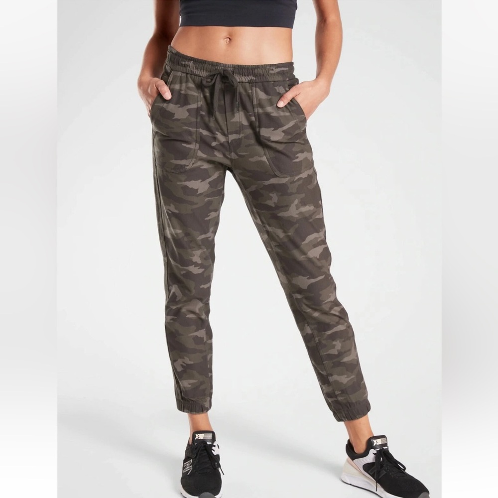 Athleta Camo Farallon Jogger #535275 in Black Olive Camo W1571 Sz 6